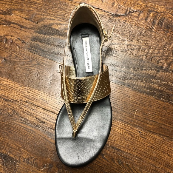 DVF Gold and Black ‘Penelope’ sandal - Picture 4 of 9